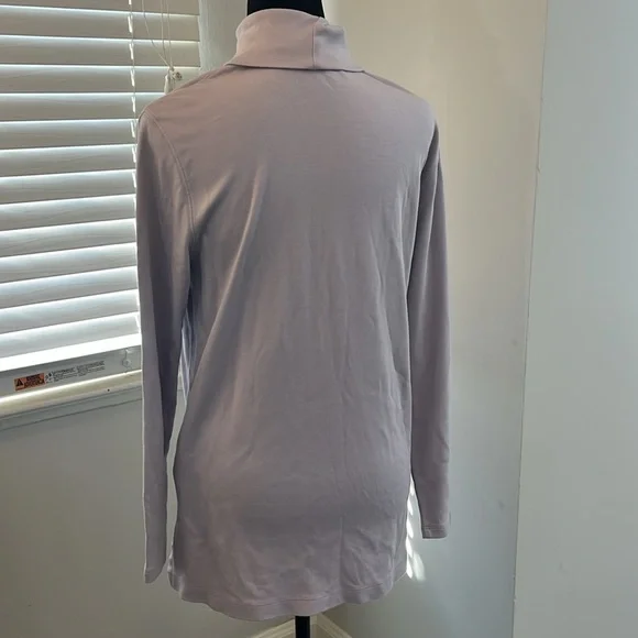 Very light purple turtle neck - Picture 4 of 5